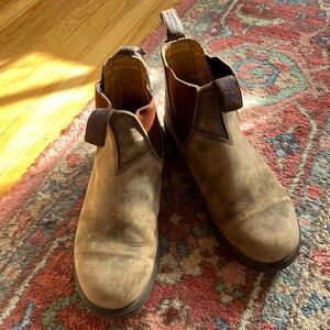 Blundstones. Women’s Size 9.
Good condition but have signs of wear & no insoles